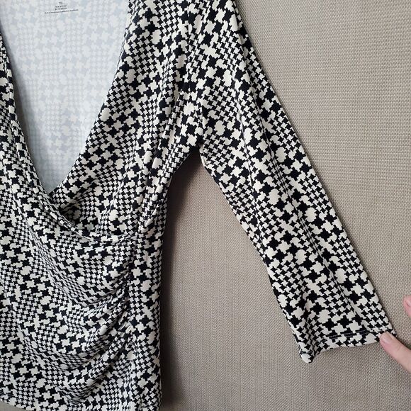 Talbots Petites Geometric Print 3/4 Sleeve Faux Wrap Surplice Top Stretch Sz MP - Picture 2 of 6